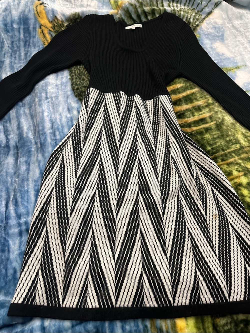 Lrg Black & White Chevron Knit Long-Sleeve Dress